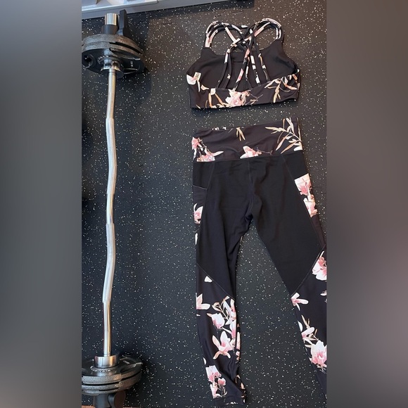 Athleta Magnolia Salutation Stash Pocket Tight Leggings - Picture 12 of 12